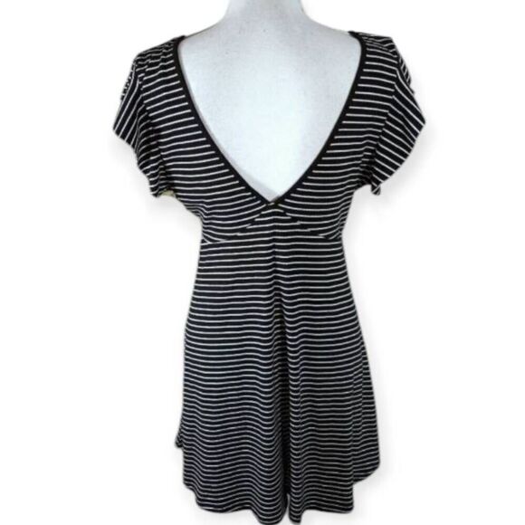 WILD FABLE BLACK & WHITE STRIPE DRESS SZ.L EUC - Picture 3 of 5